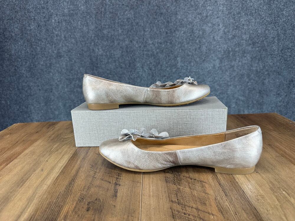 Born NEW Gemma Metallic Champagne Leather Floral Women's SZ 8.5 Ballet Flat